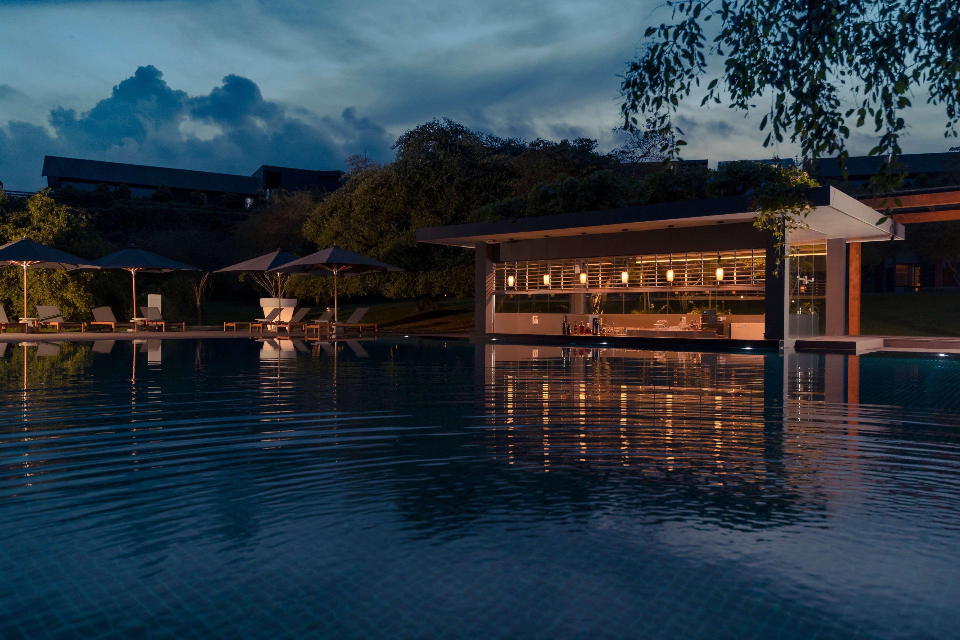 Doubletree By Hilton Weerawila Rajawarna Resort Polgahawelana Exterior photo