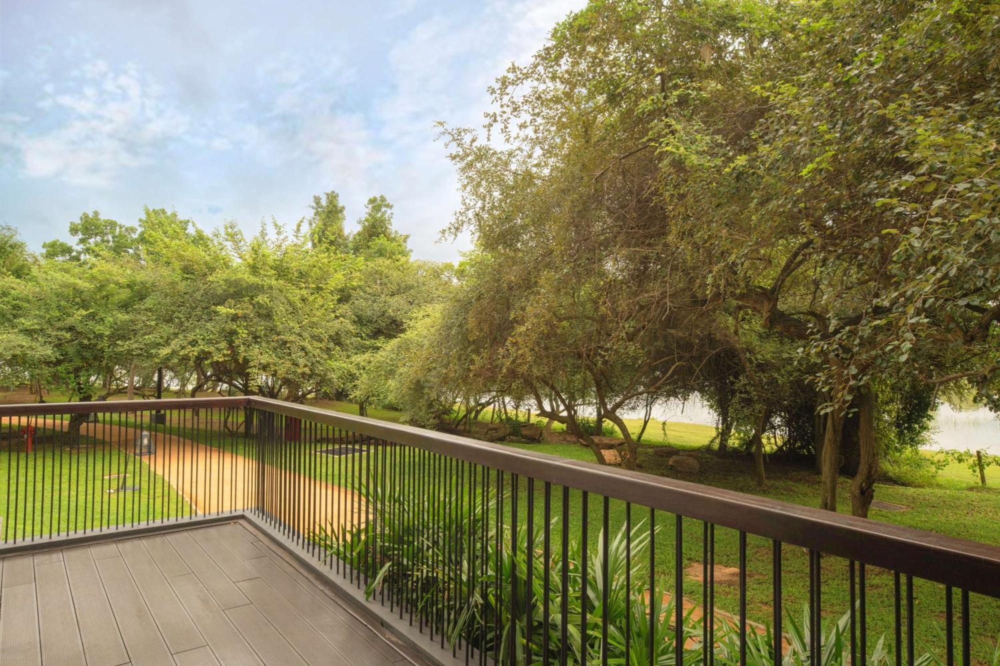 Doubletree By Hilton Weerawila Rajawarna Resort Polgahawelana Exterior photo